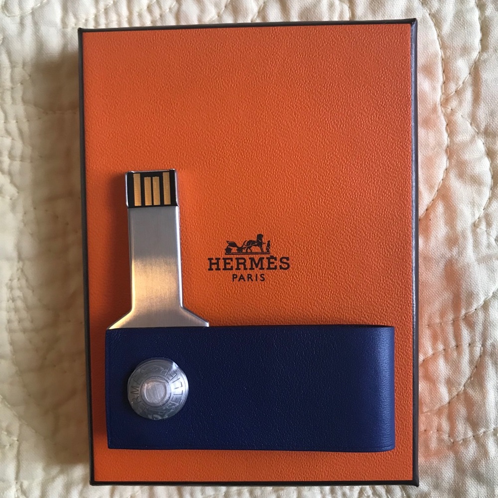 🎄🎄Authentic Hermès LaCie 16GB USB